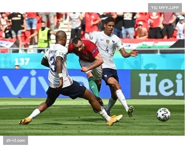 现场直击:匈牙利联赛“国家德比”,万名球迷营造狂热氛围